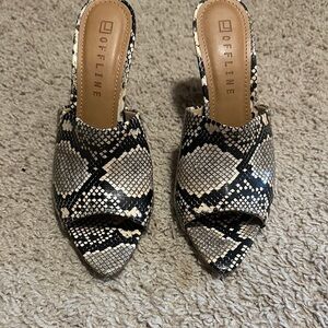 Stylish Snakeskin Pattern Mules in Black and Cream